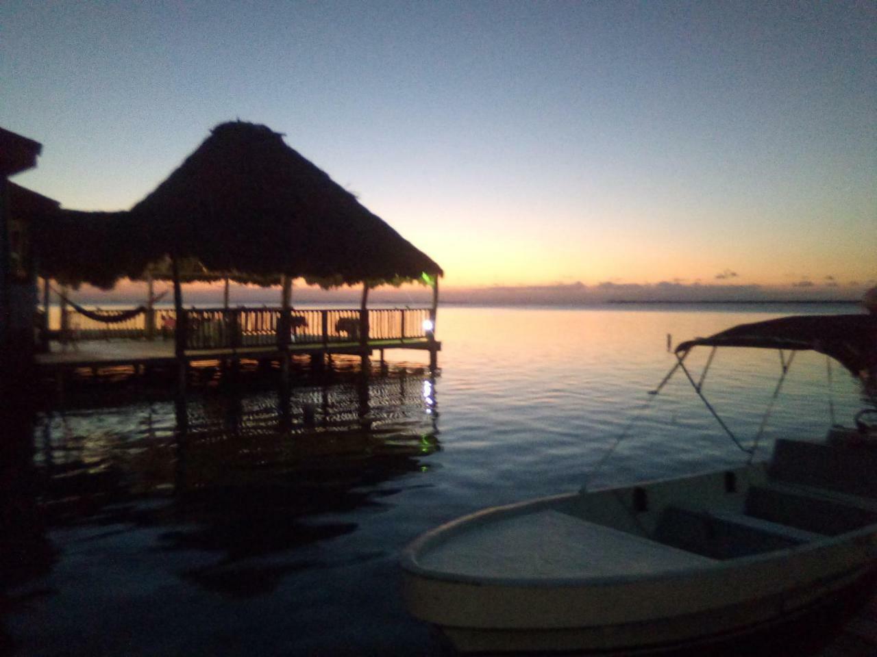 Blue Marlin Beach Resort Dangriga Exterior foto