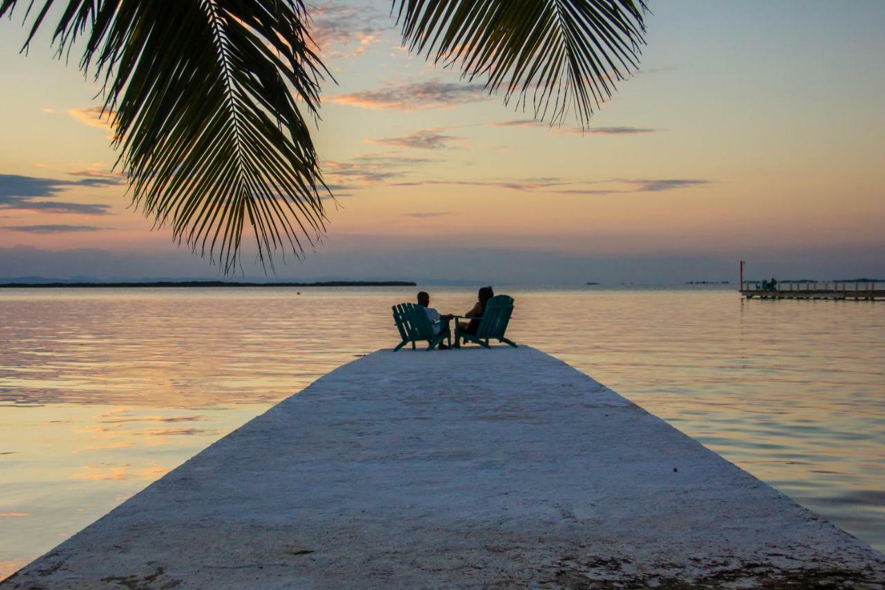 Blue Marlin Beach Resort Dangriga Exterior foto